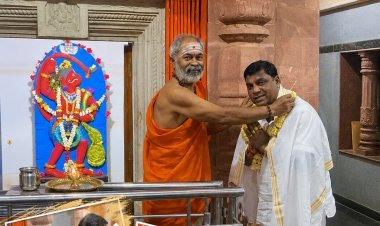 ಶ್ರಾವಣ ಮಾಸದ ನಿಮಿತ್ತ ಶ್ರೀ ಮಾರುತಿ ದೇವರ ದರ್ಶನ ಪಡೆದ ಡಾ. ರಮೇಶ್ ಮಹಾದೇವಪ್ಪನವರ
